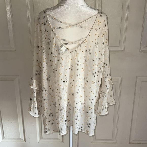 Torrid Floral Sheer Chiffon Bell Sleeve Cross Back Strap Blouse - Picture 4 of 6